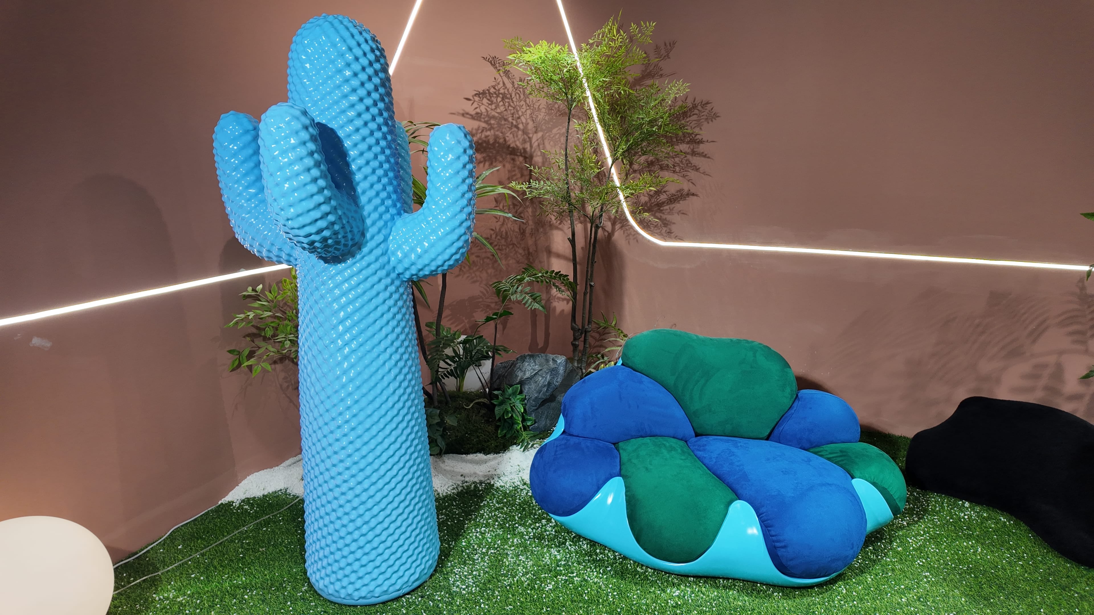 Fauteuil design pétales en velours bleu et vert – Bloom XXL