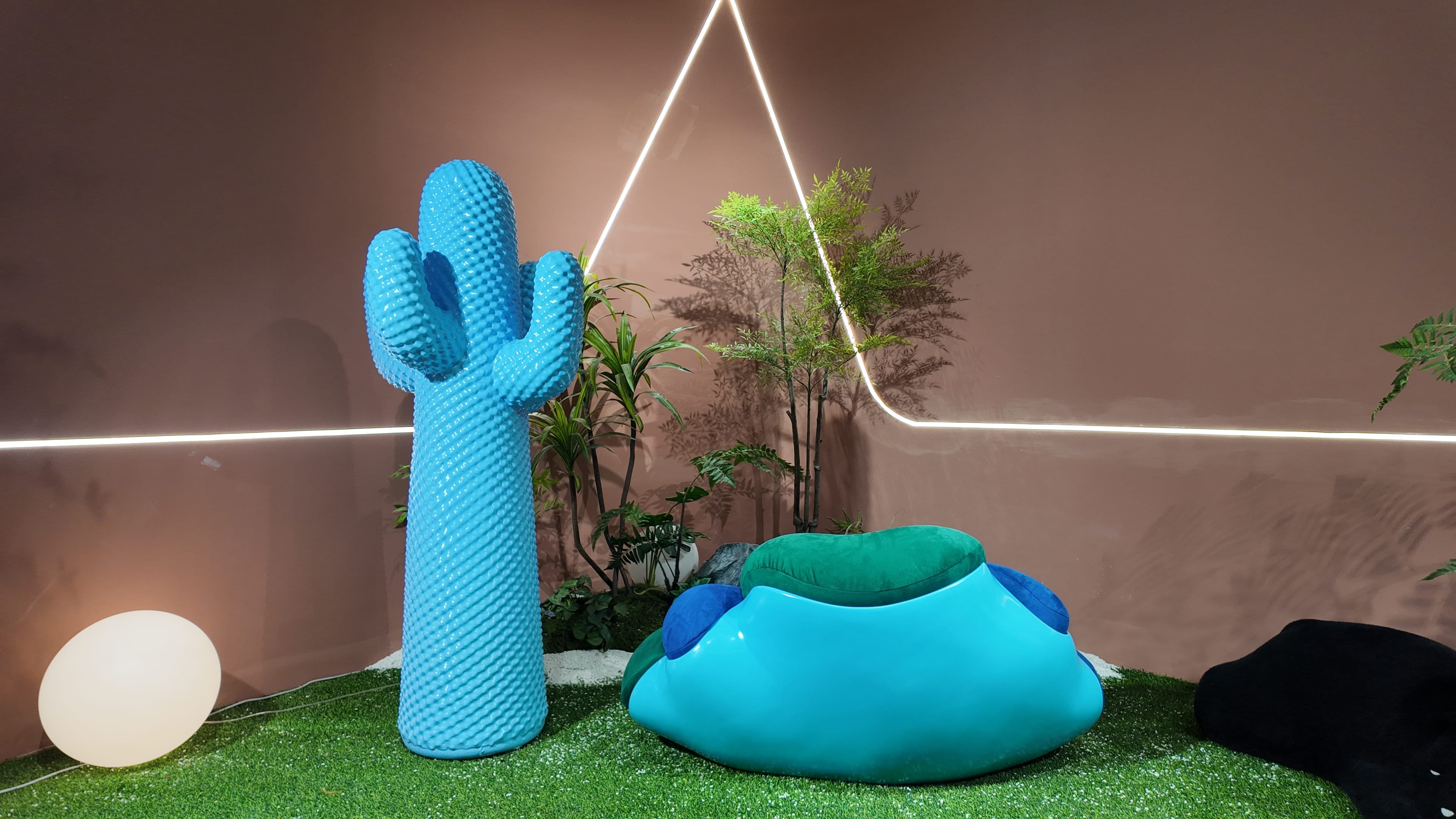 Fauteuil design pétales en velours bleu et vert – Bloom XXL