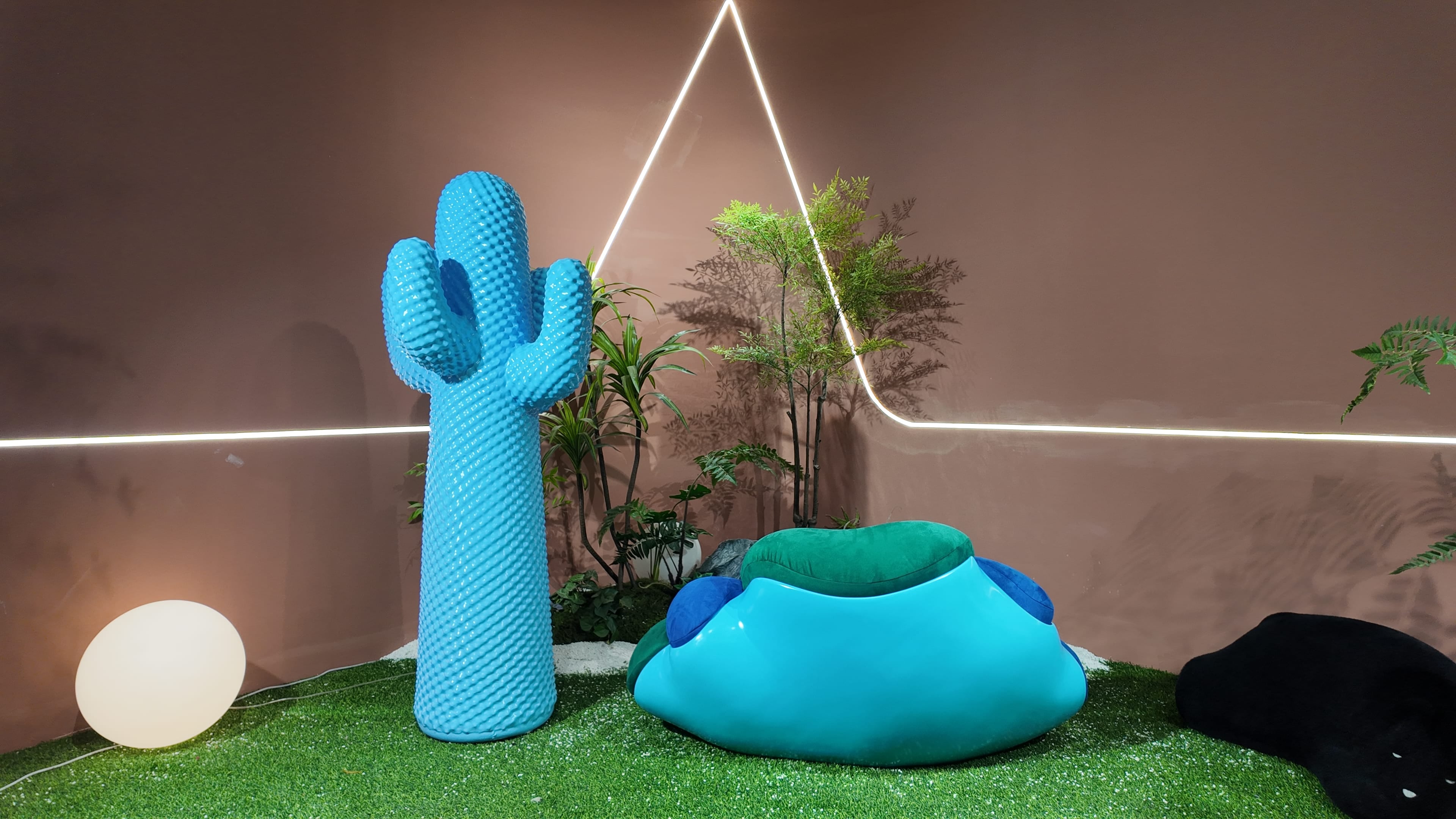 Fauteuil design pétales en velours bleu et vert – Bloom XXL