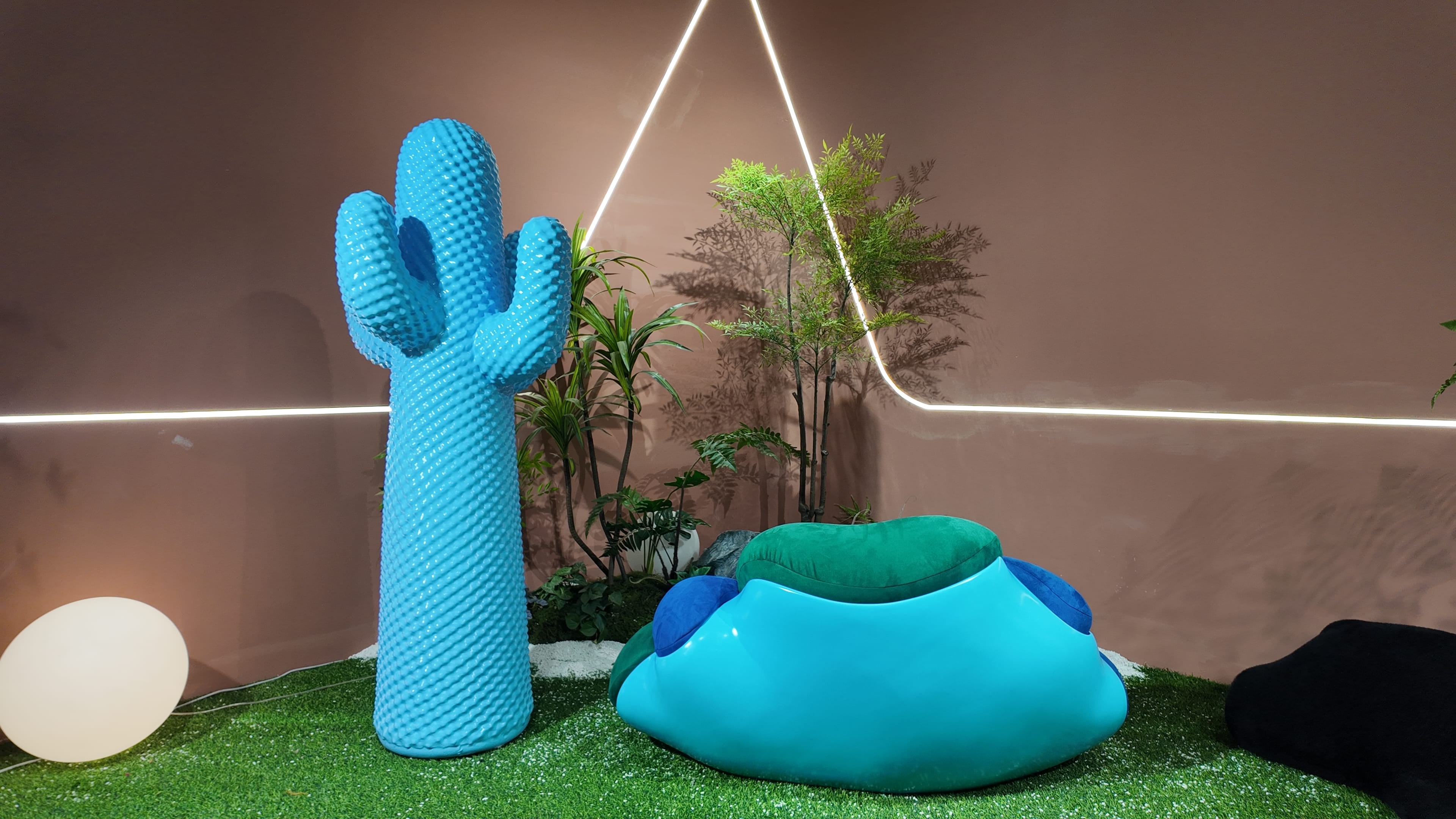 Fauteuil design pétales en velours bleu et vert – Bloom XXL