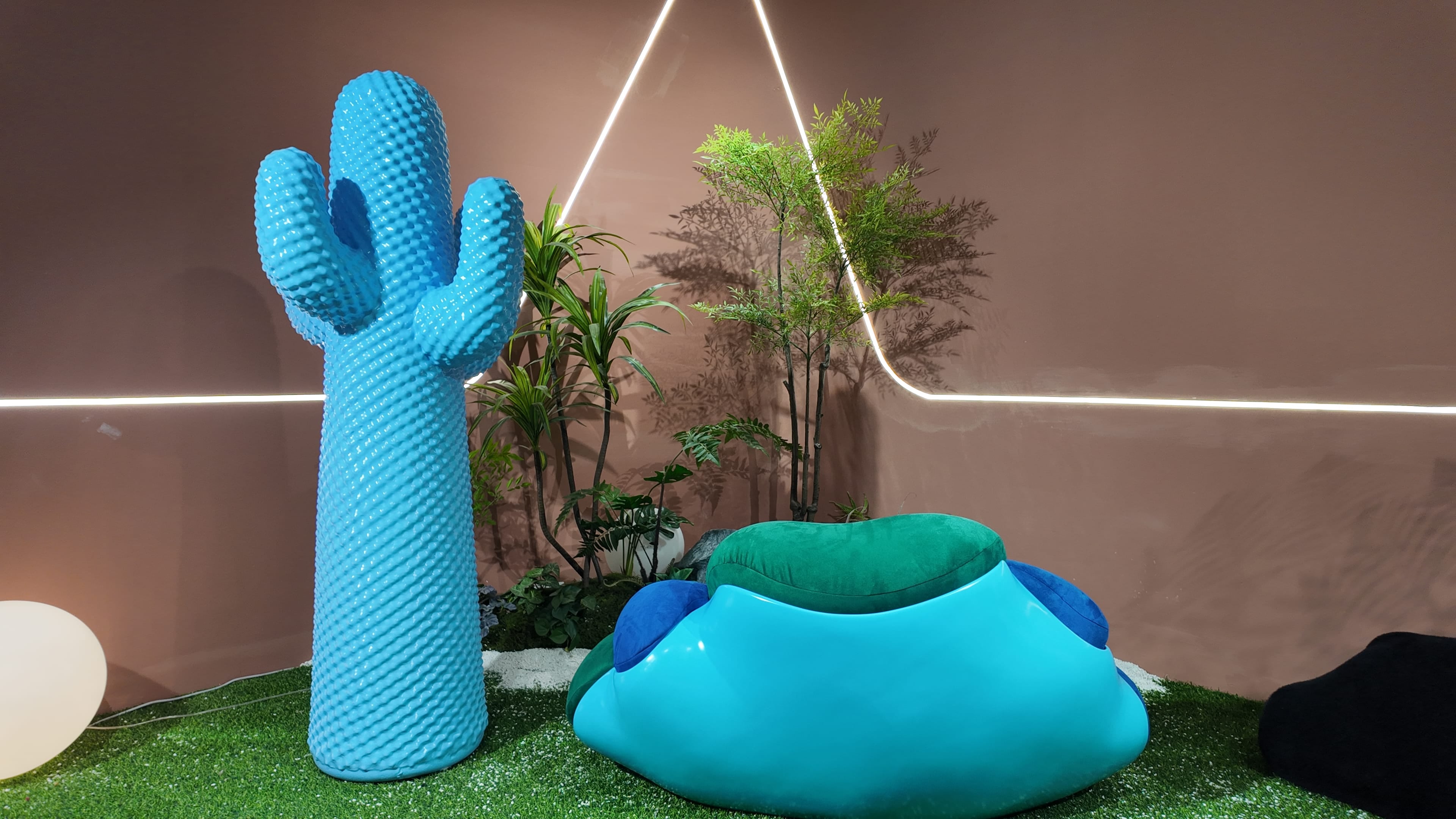 Fauteuil design pétales en velours bleu et vert – Bloom XXL