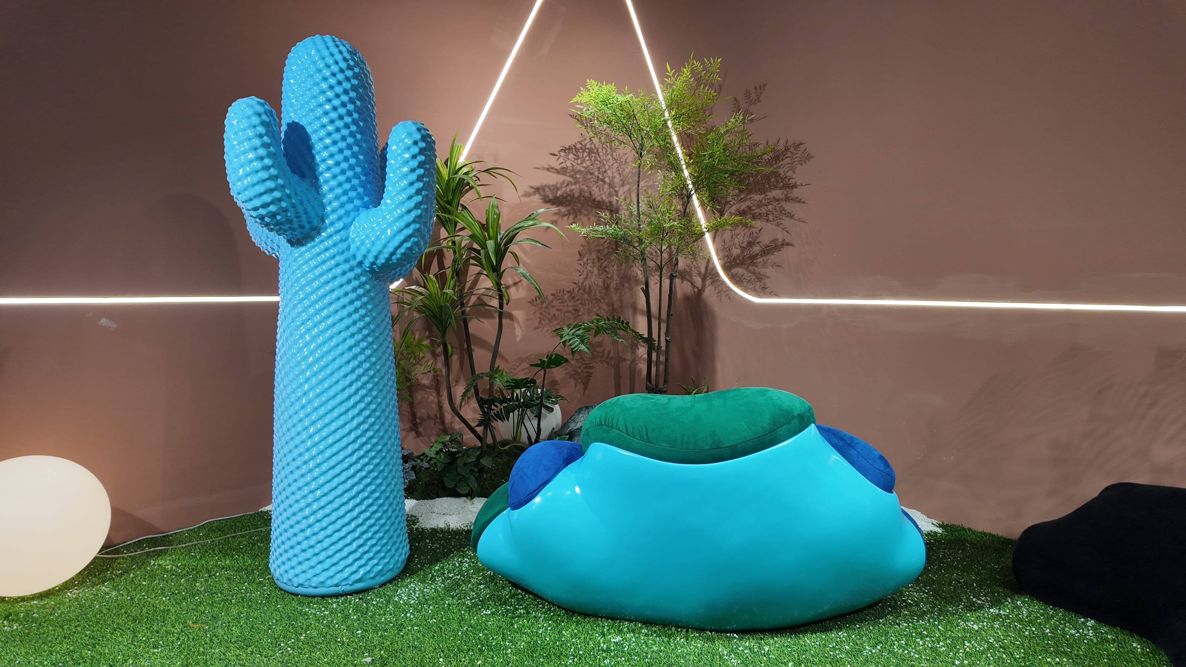 Fauteuil design pétales en velours bleu et vert – Bloom XXL