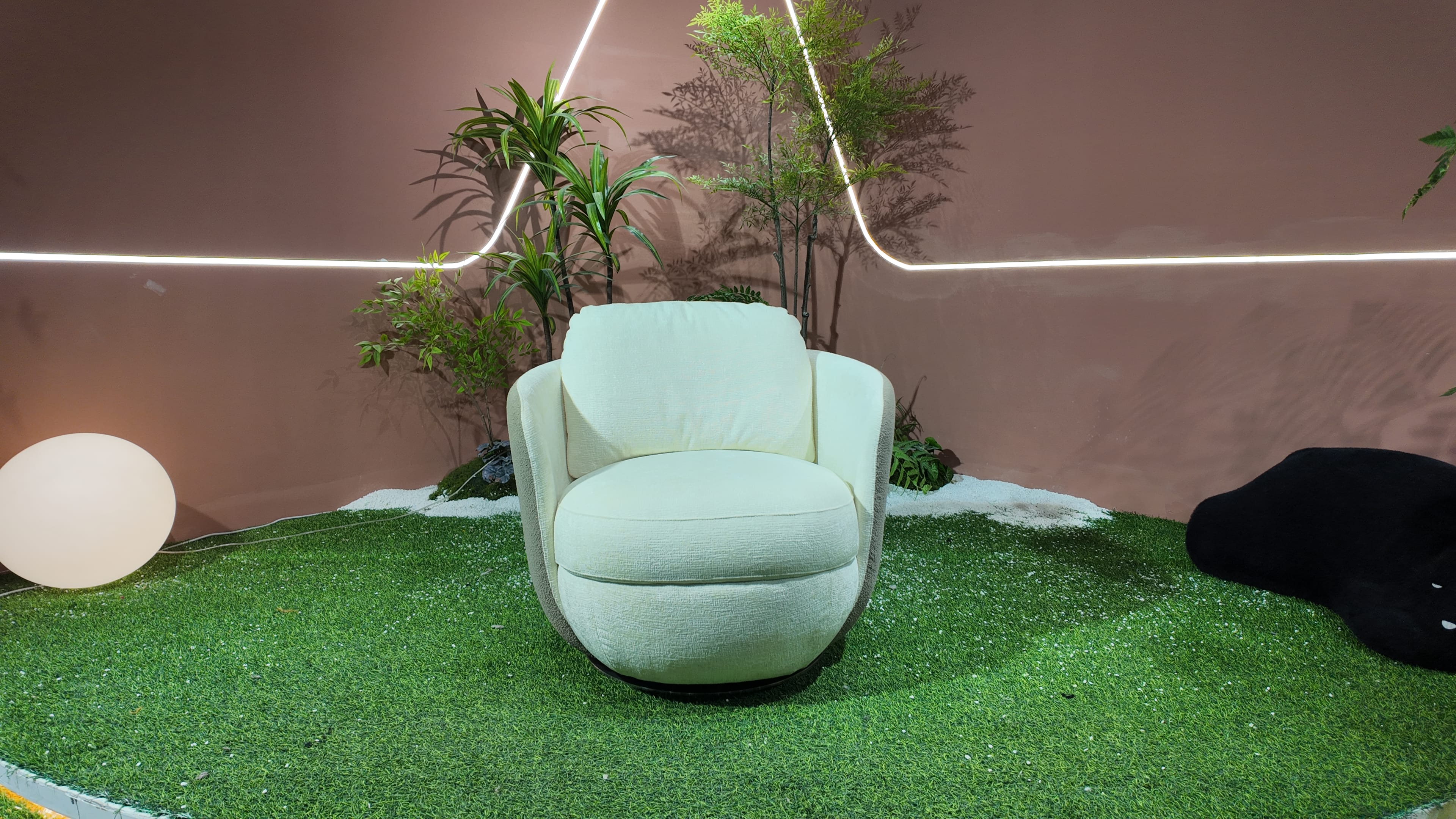 Fauteuil pivotant en tissu bouclé crème – Crema Swing