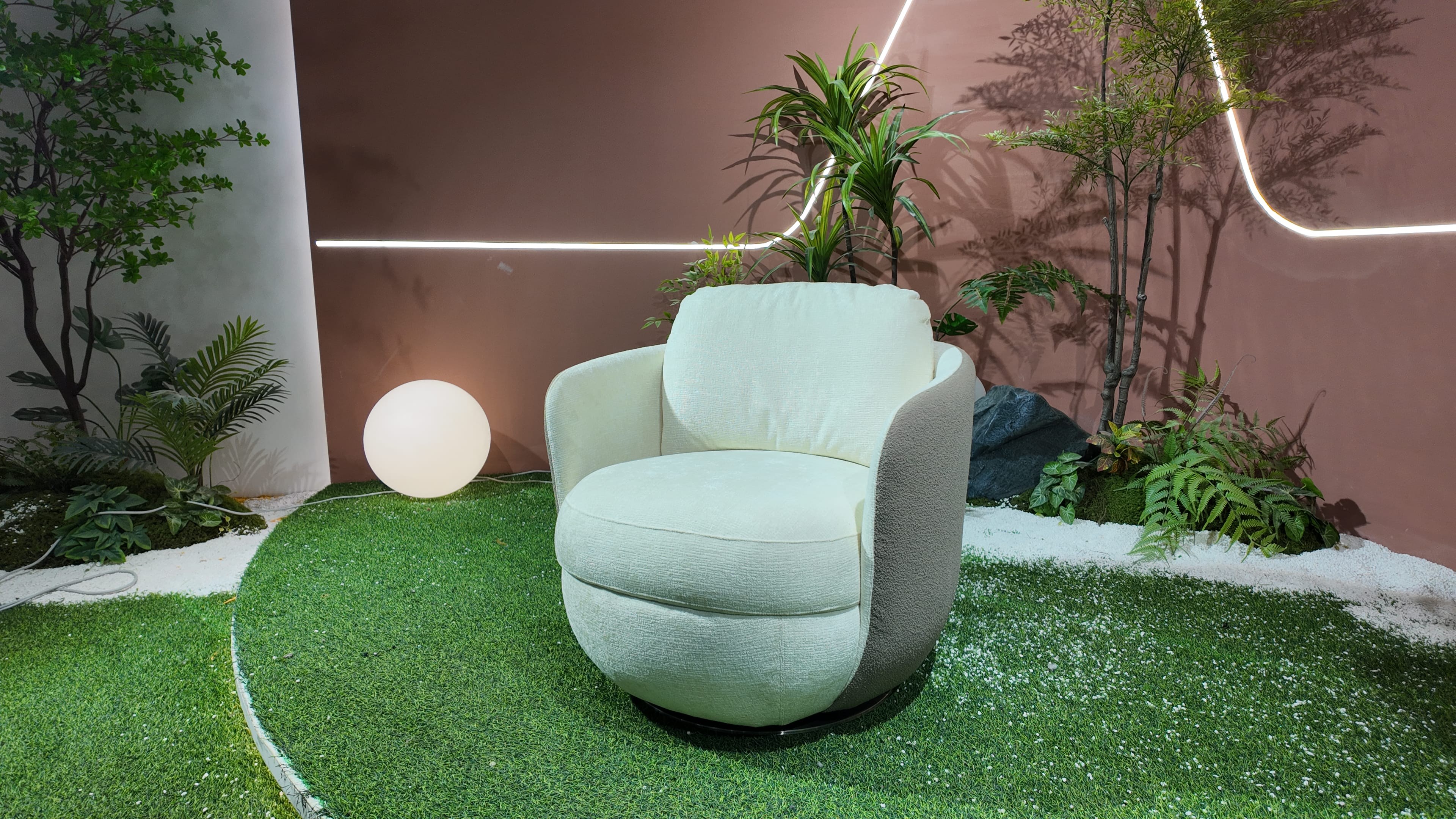Fauteuil pivotant en tissu bouclé crème – Crema Swing