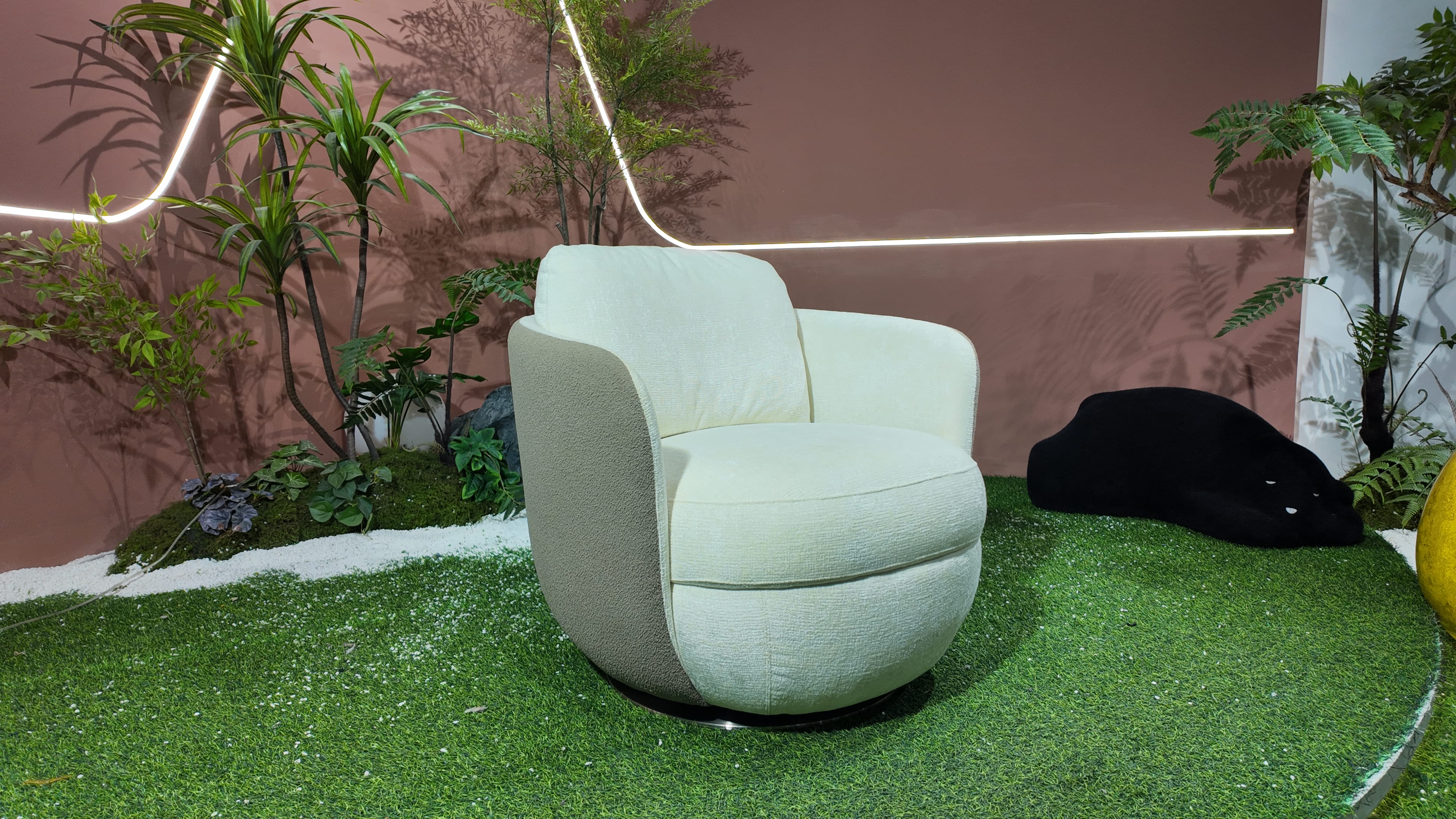 Fauteuil pivotant en tissu bouclé crème – Crema Swing