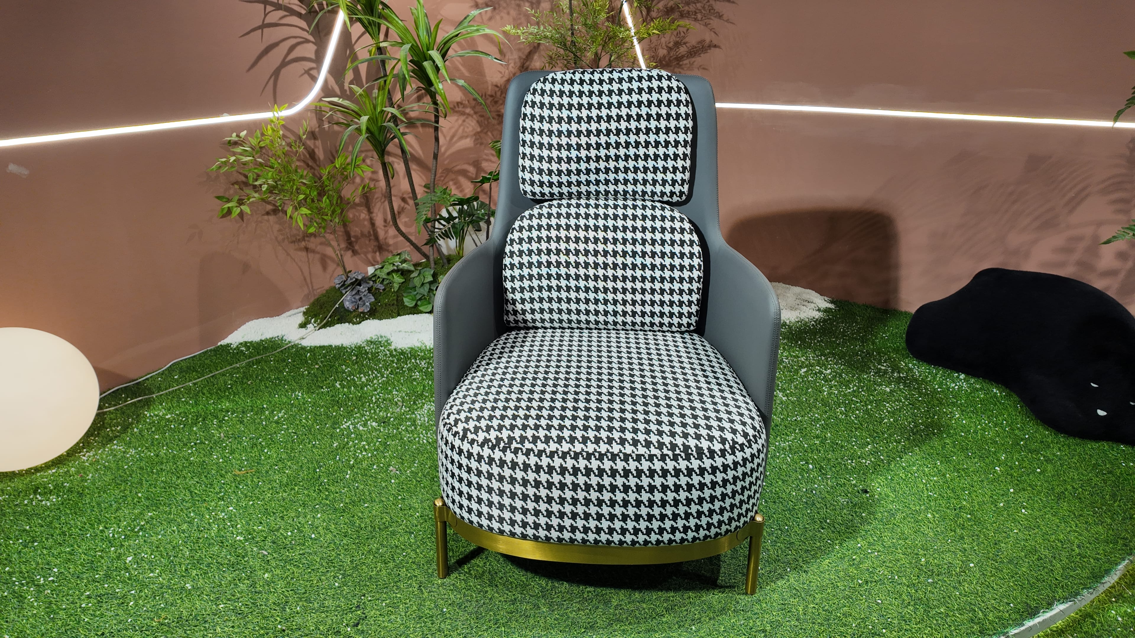 HOUNDSTOOTH