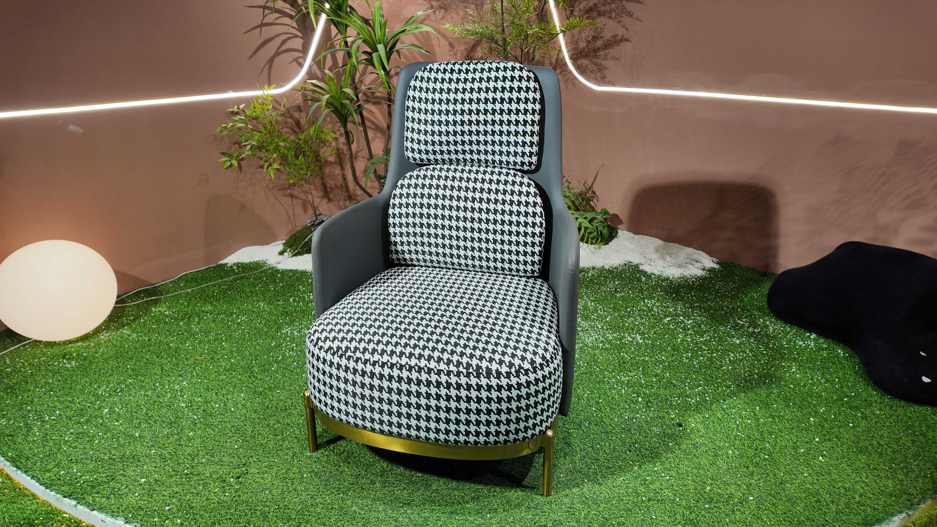 HOUNDSTOOTH