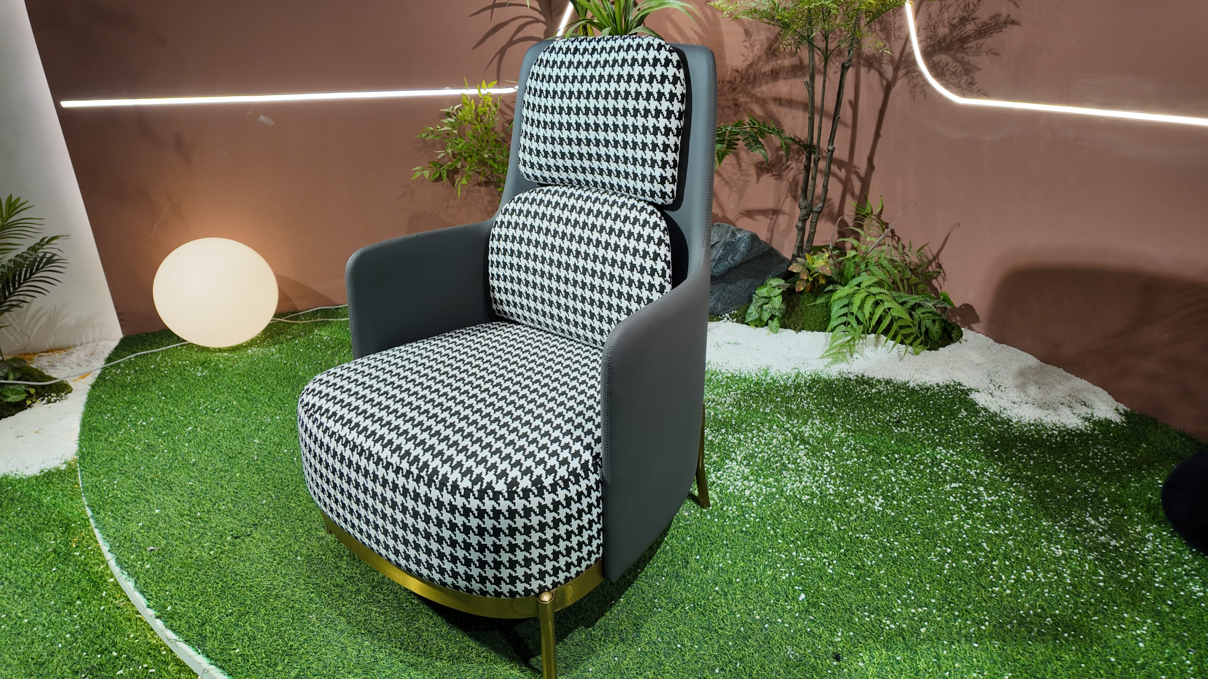 HOUNDSTOOTH