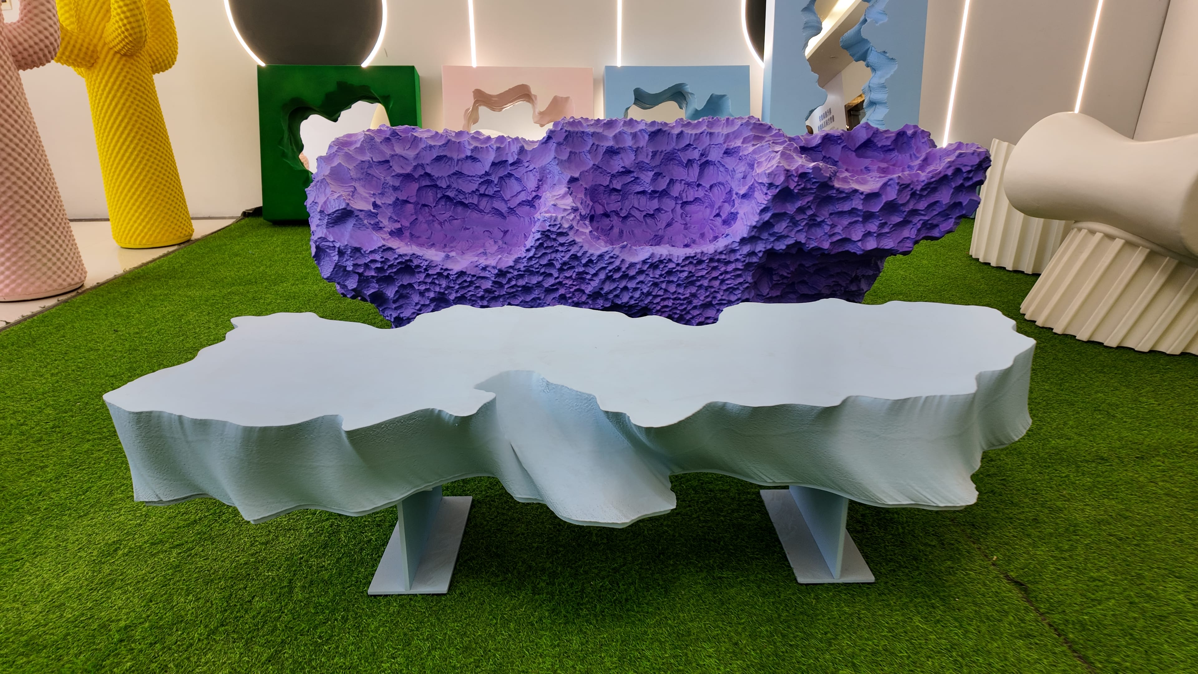 Sculptural purple bench & blue table – Sculptural Collection