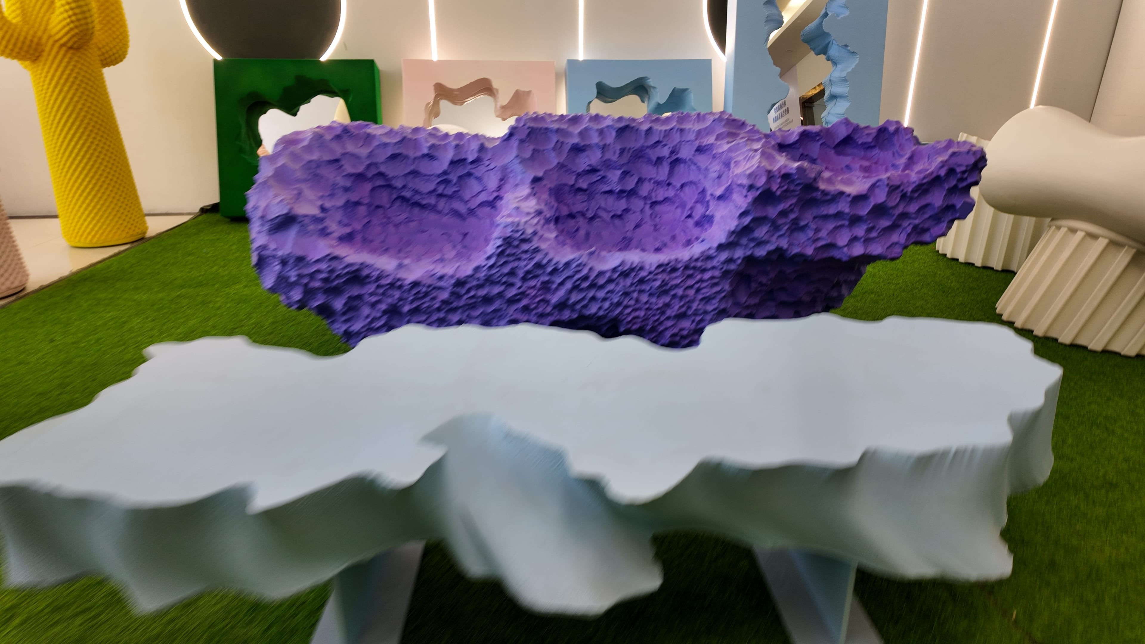 Sculptural purple bench & blue table – Sculptural Collection