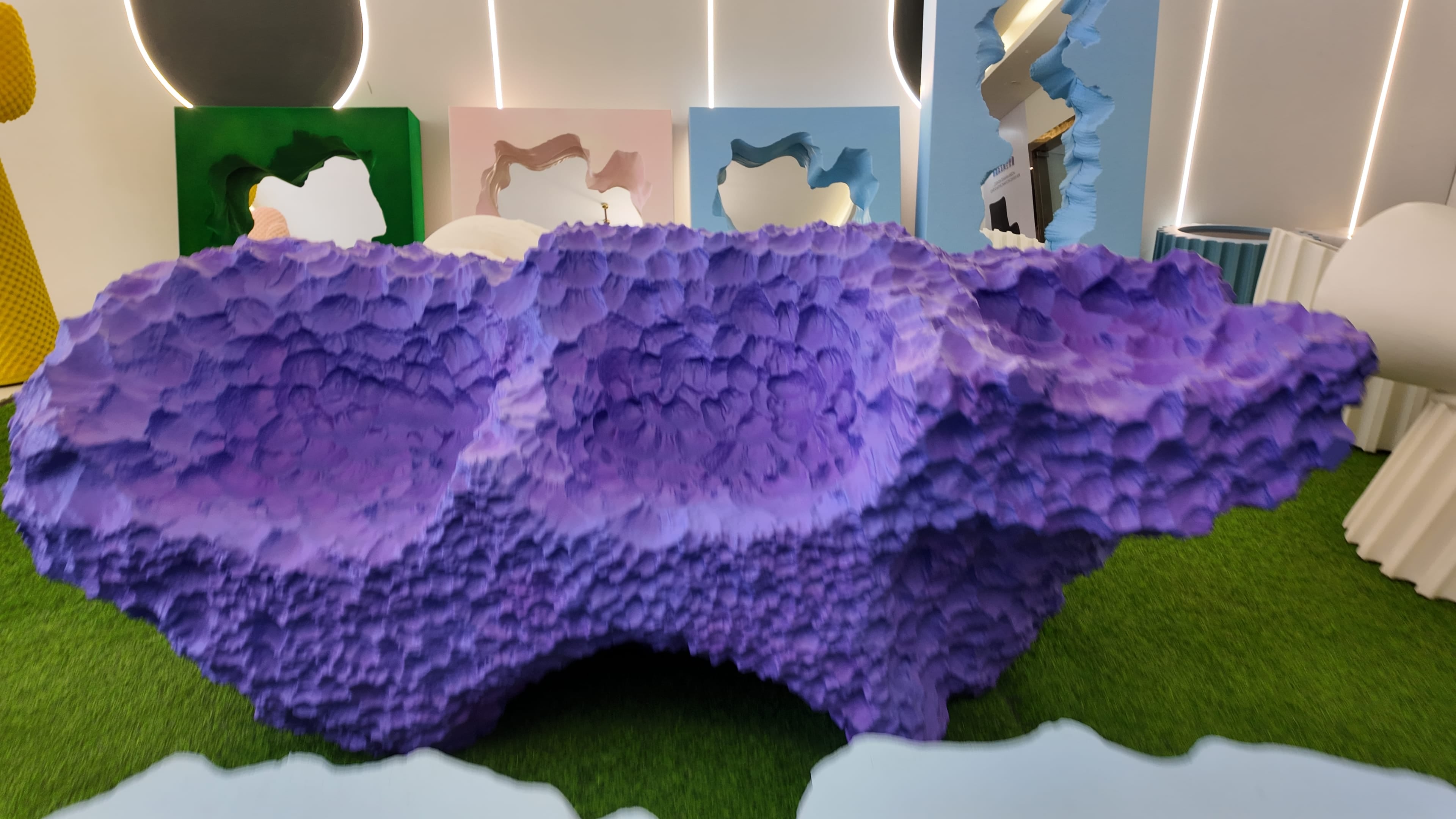 Sculptural purple bench & blue table – Sculptural Collection