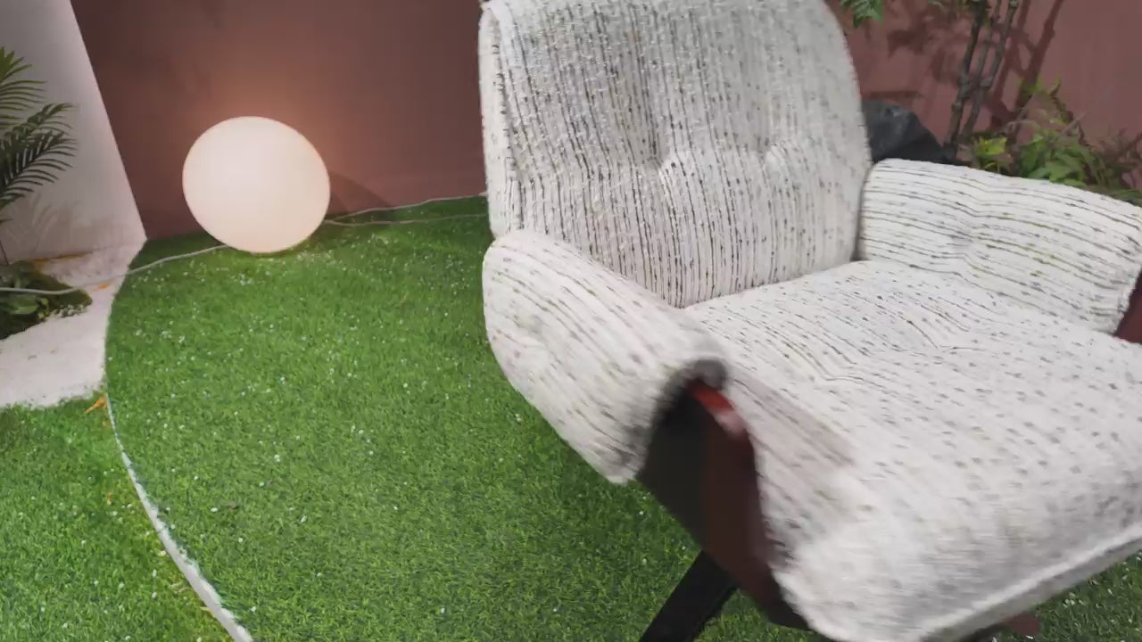 Fauteuil pivotant en bouclé chenille vert sauge et bois courbé – Milano Swivel
