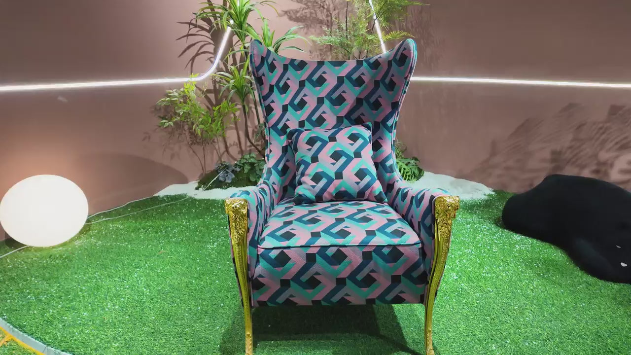 Fauteuil bergère BAROQUE en tissu géométrique multicolore et piètement doré sculpté