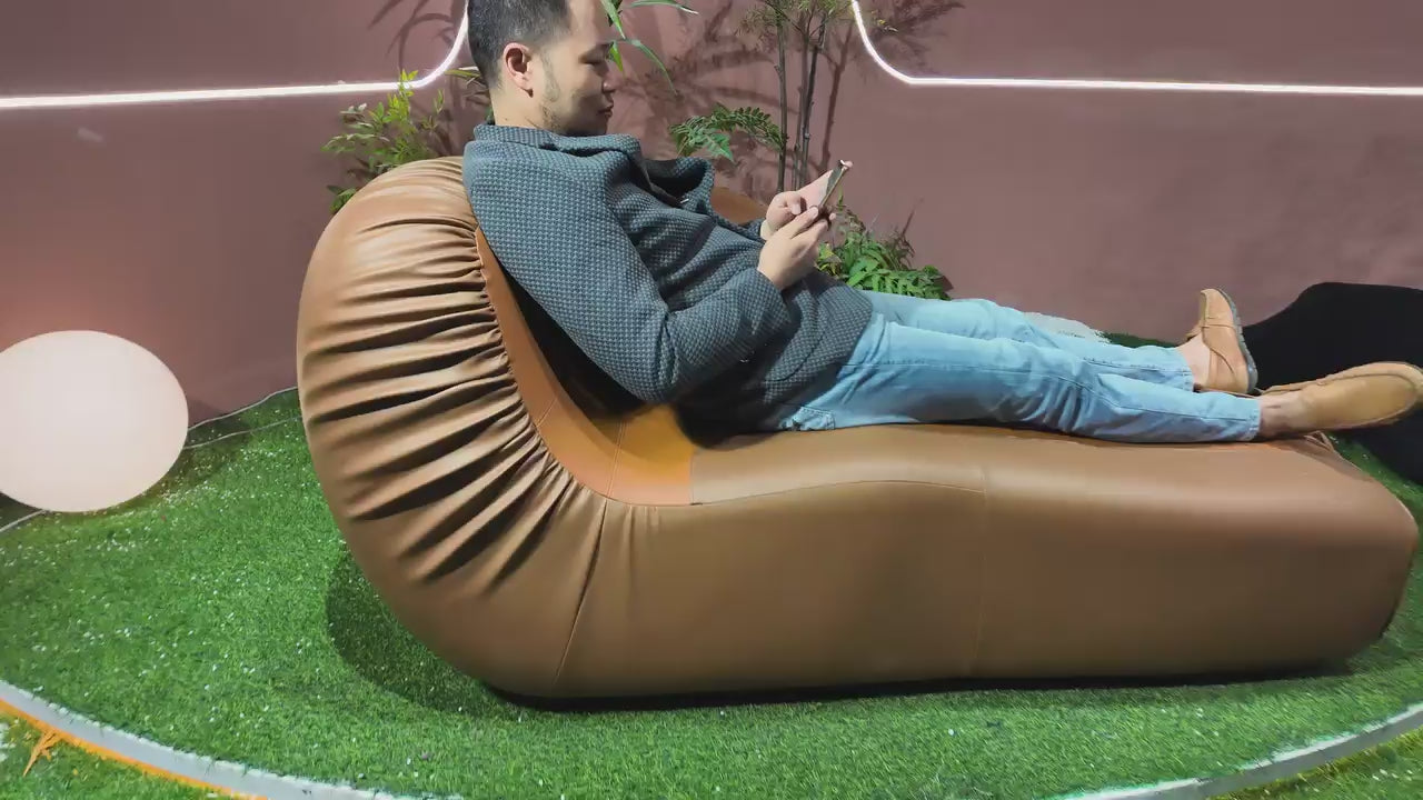 Fauteuil chaise longue en cuir camel matelassé à lacets – Boxing Glove