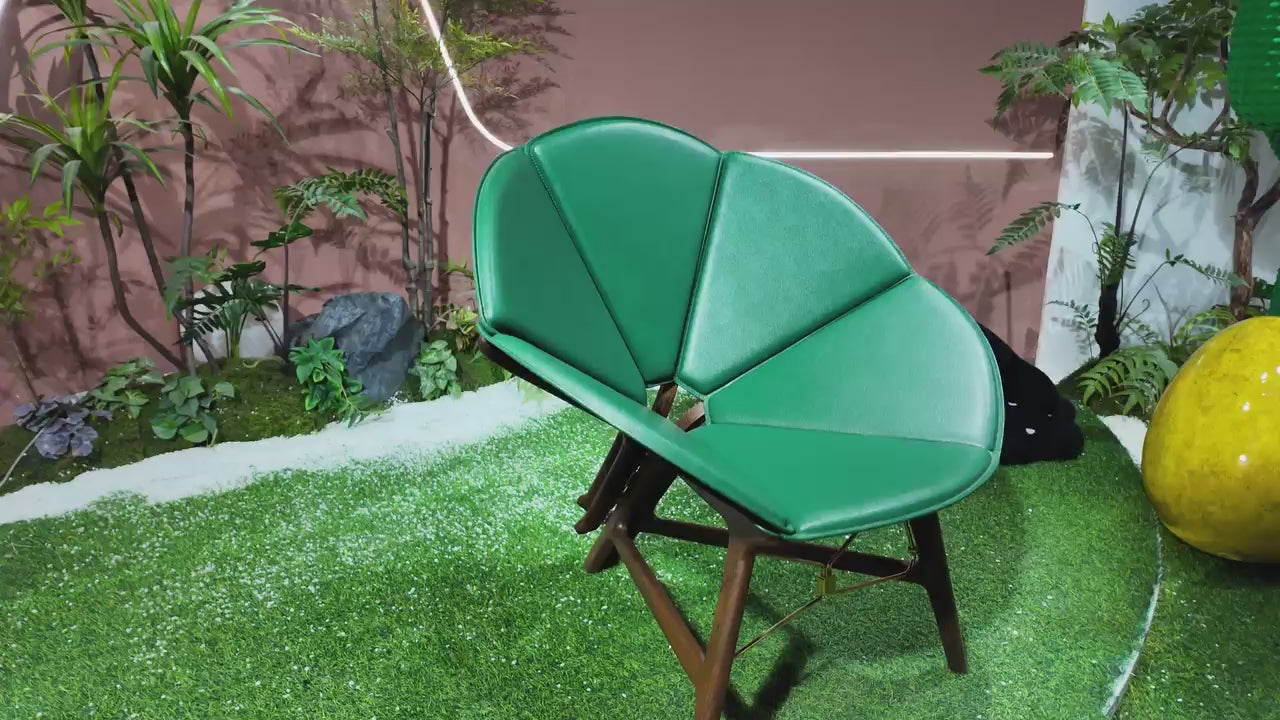 Fauteuil PETAL en simili-cuir vert à dossier pétale